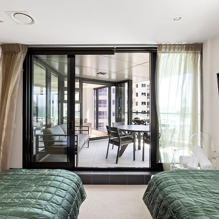 Luxury Ocean & Harbour Views - Heated Pool, Main Beach & Gym Mount Maunganui Esterno foto