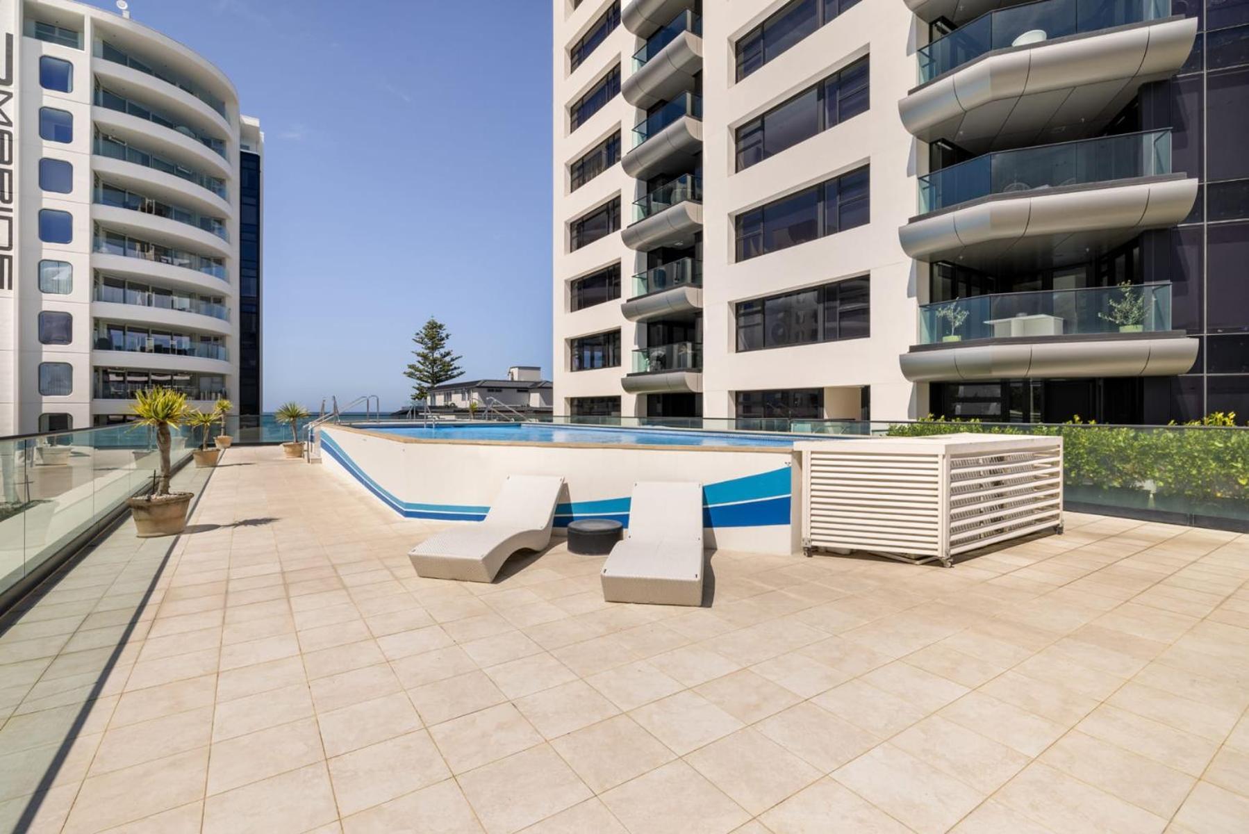 Luxury Ocean & Harbour Views - Heated Pool, Main Beach & Gym Mount Maunganui Esterno foto