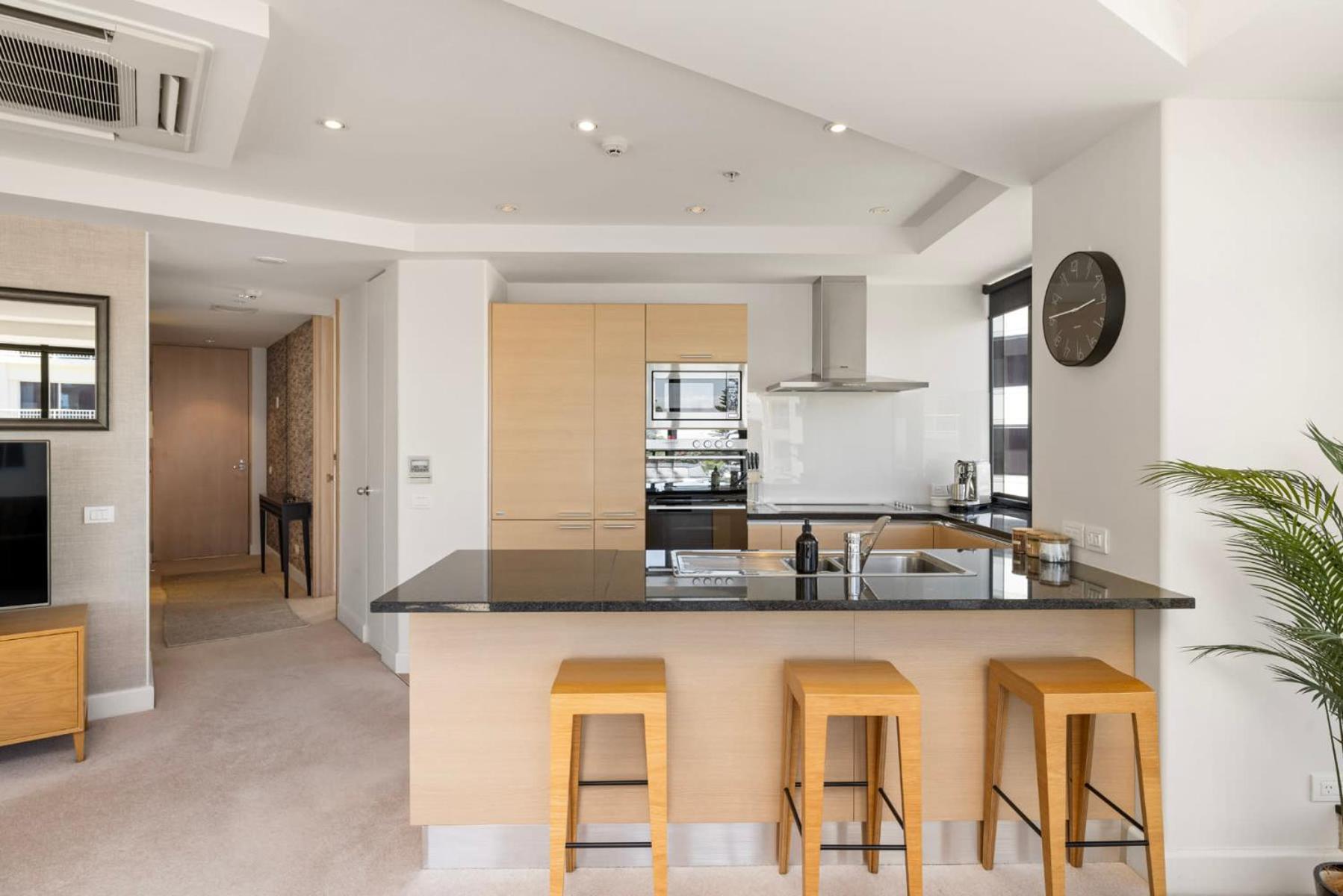Luxury Ocean & Harbour Views - Heated Pool, Main Beach & Gym Mount Maunganui Esterno foto