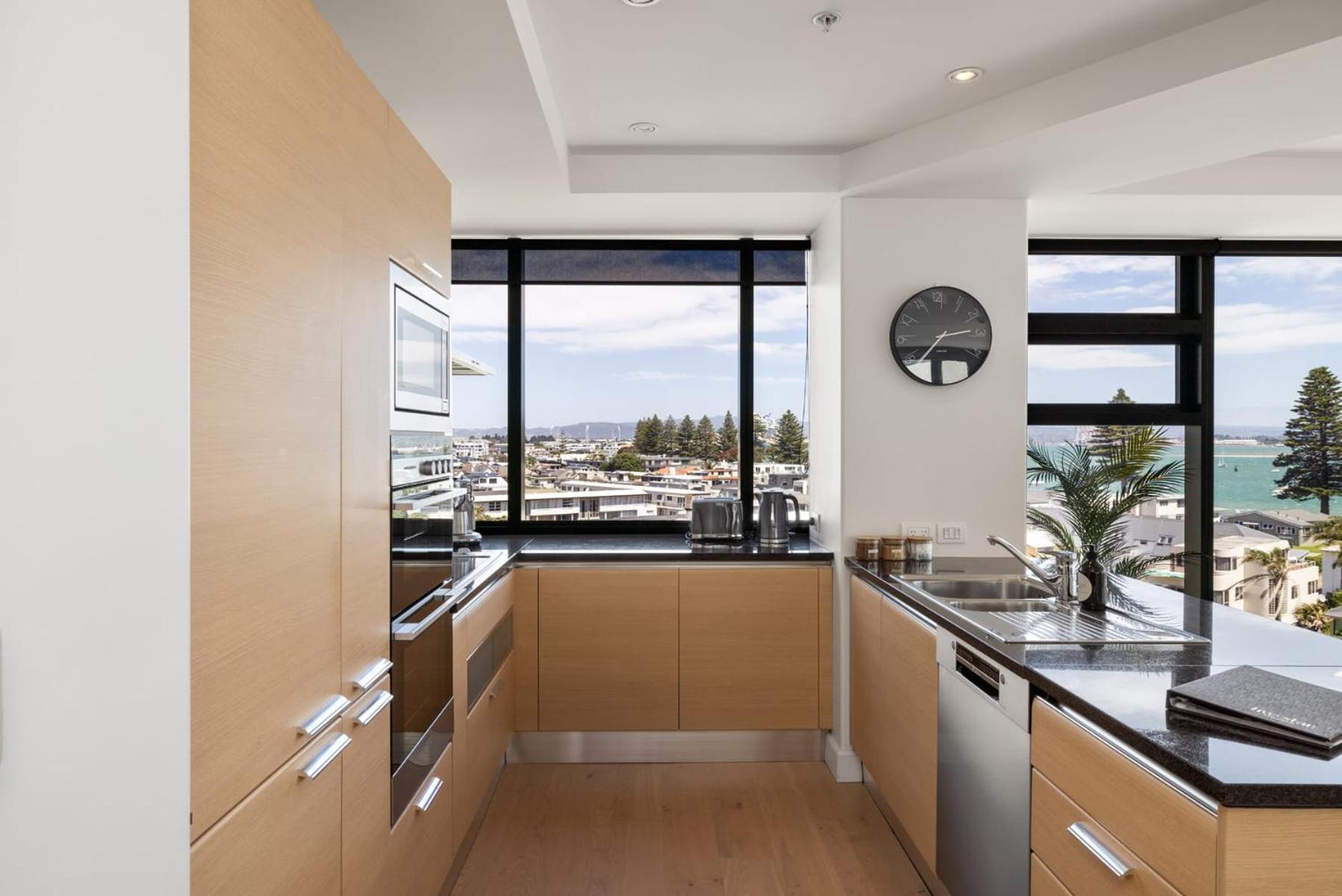 Luxury Ocean & Harbour Views - Heated Pool, Main Beach & Gym Mount Maunganui Esterno foto