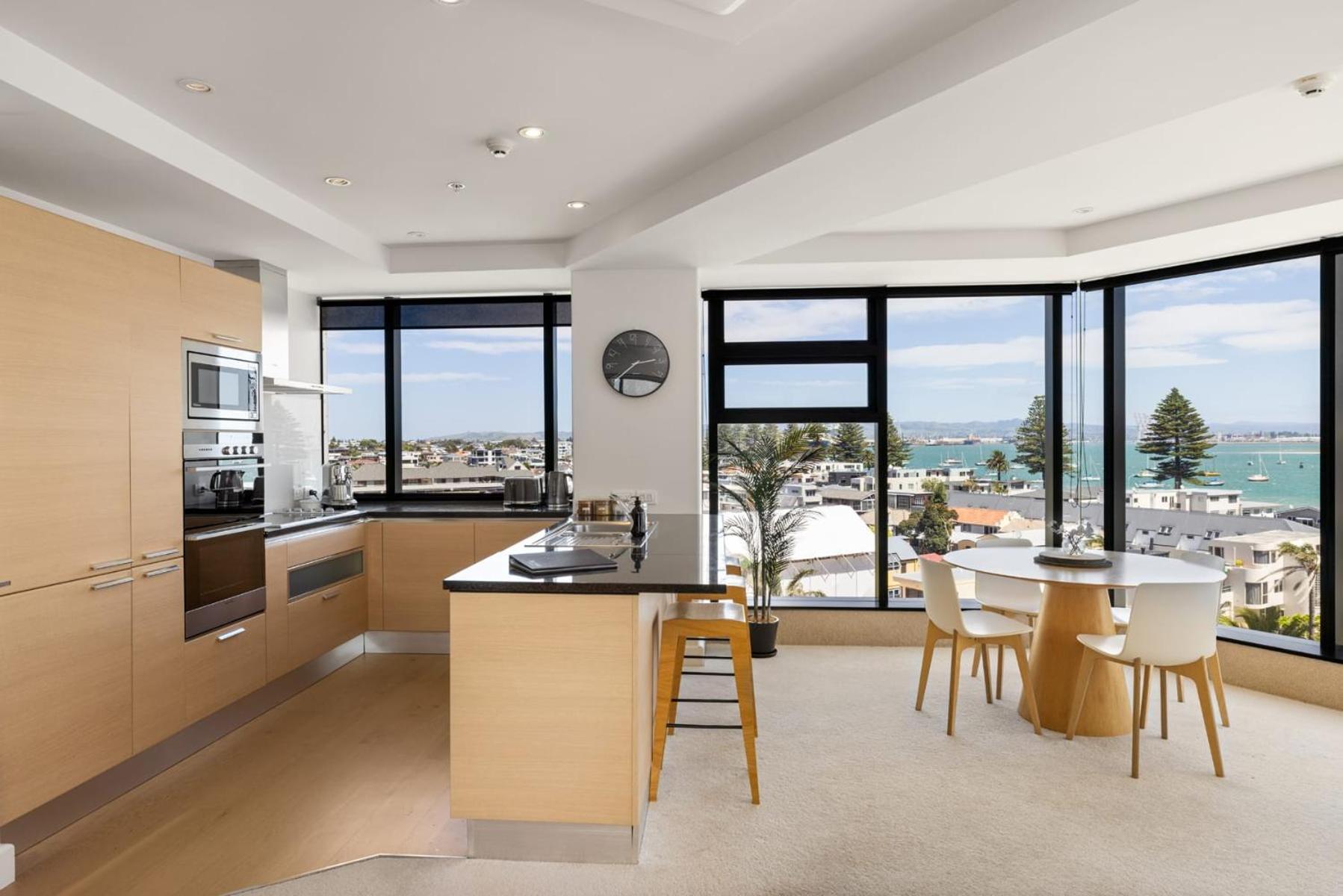 Luxury Ocean & Harbour Views - Heated Pool, Main Beach & Gym Mount Maunganui Esterno foto